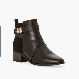 New 8.5w black Ankle Bootie ~ Extra Wide